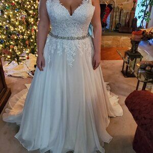 Morilee ~ Madeline Gardner Wedding Dress, Size 14, Ivory with Coco underlay